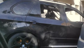 Vibo Marina, auto in fiamme sotto l’abitazione del proprietario. Indagini in corso