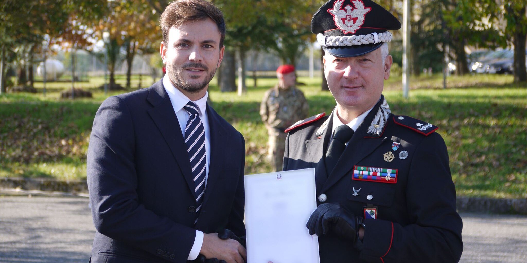 Il generale Salsano visita lo Squadrone eliportato: premiati i militari per la cattura di un latitante – FOTO