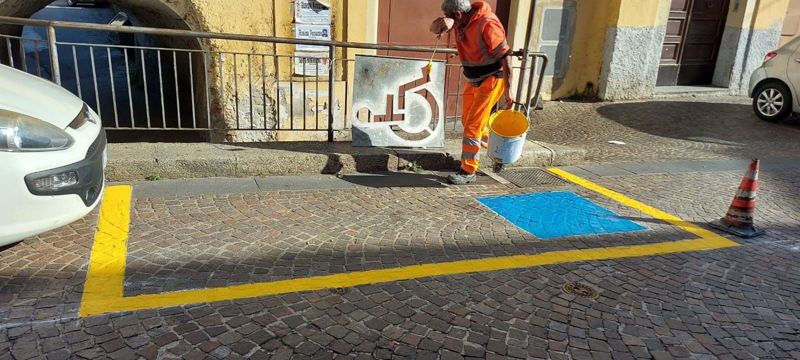 Lamezia, la signora Maria ha (finalmente) il suo parcheggio per disabili – FOTO E VIDEO