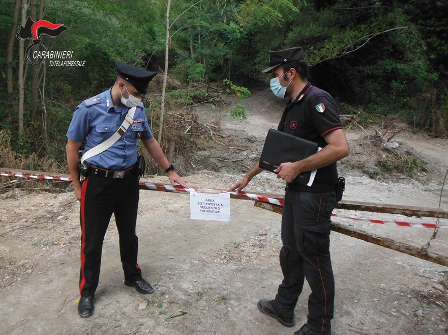 Lamezia Terme, sequestrata una stradella abusiva: denunciato il responsabile