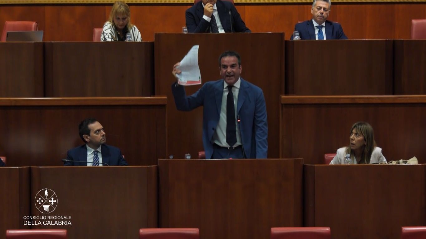 Occhiuto contro le coop private: «Un loro medico costa 50mila euro al mese. La nostra scelta tocca fatturati da milioni di euro» – VIDEO