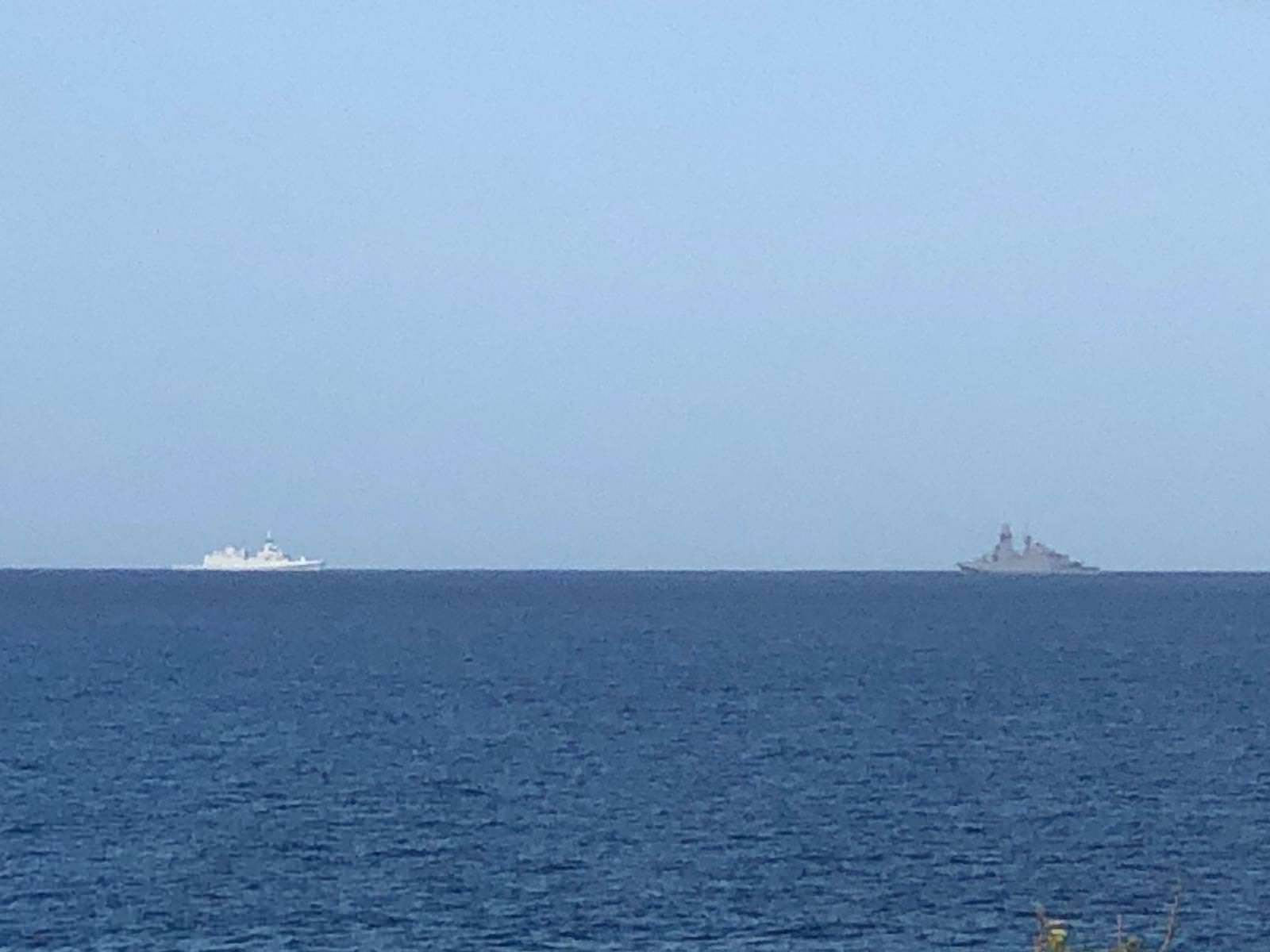Marina militare in esercitazione al largo di Corigliano