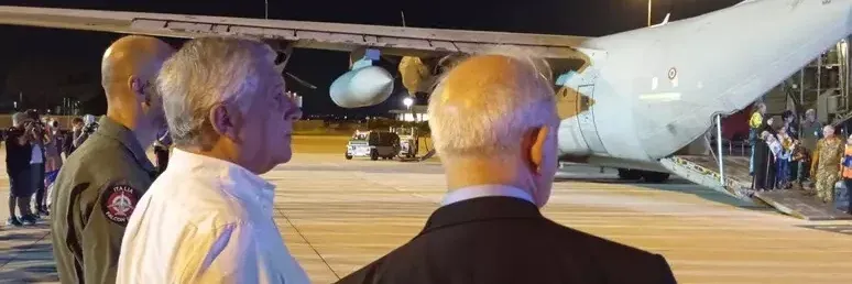 Tajani accoglie a Ciampino 6 bambini arrivati da Gaza