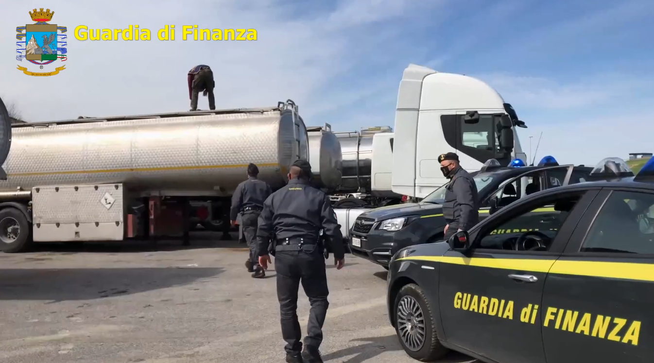 Gli interessi della ‘ndrangheta nel settore petrolifero: le società cartiere e i depositi a Maierato