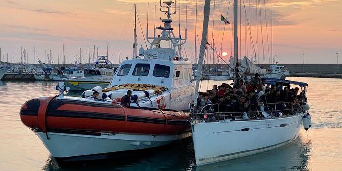 Sbarchi senza fine nella Locride, in 80 arrivano a Roccella