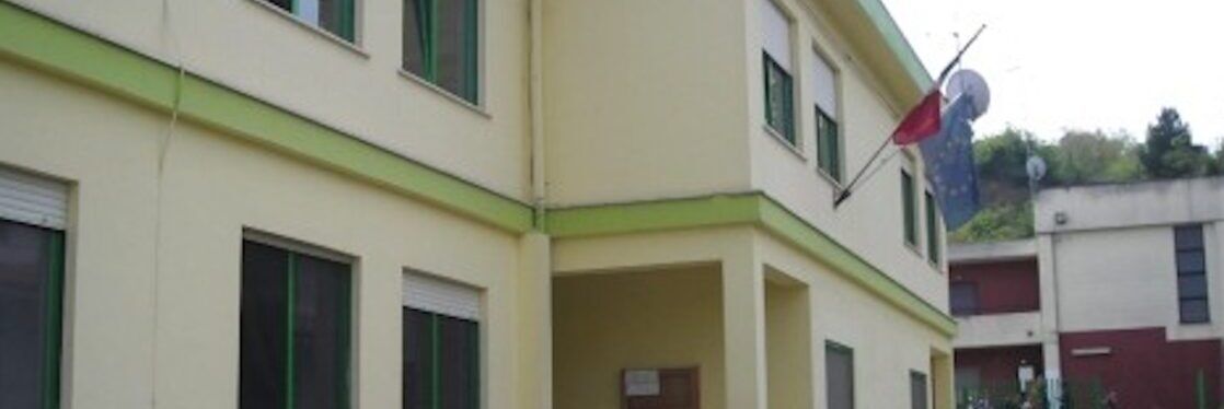 Cade dalla finestra di una scuola a Pescara, grave 13enne