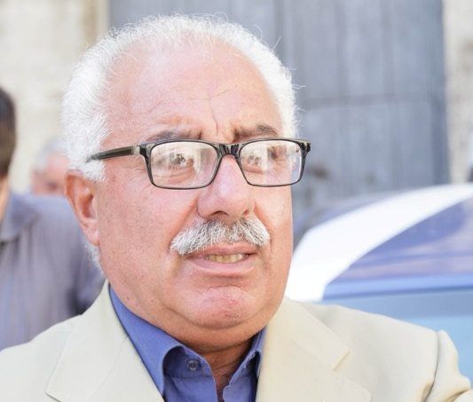 In gabbia e su un trattore: nuova protesta per la 106