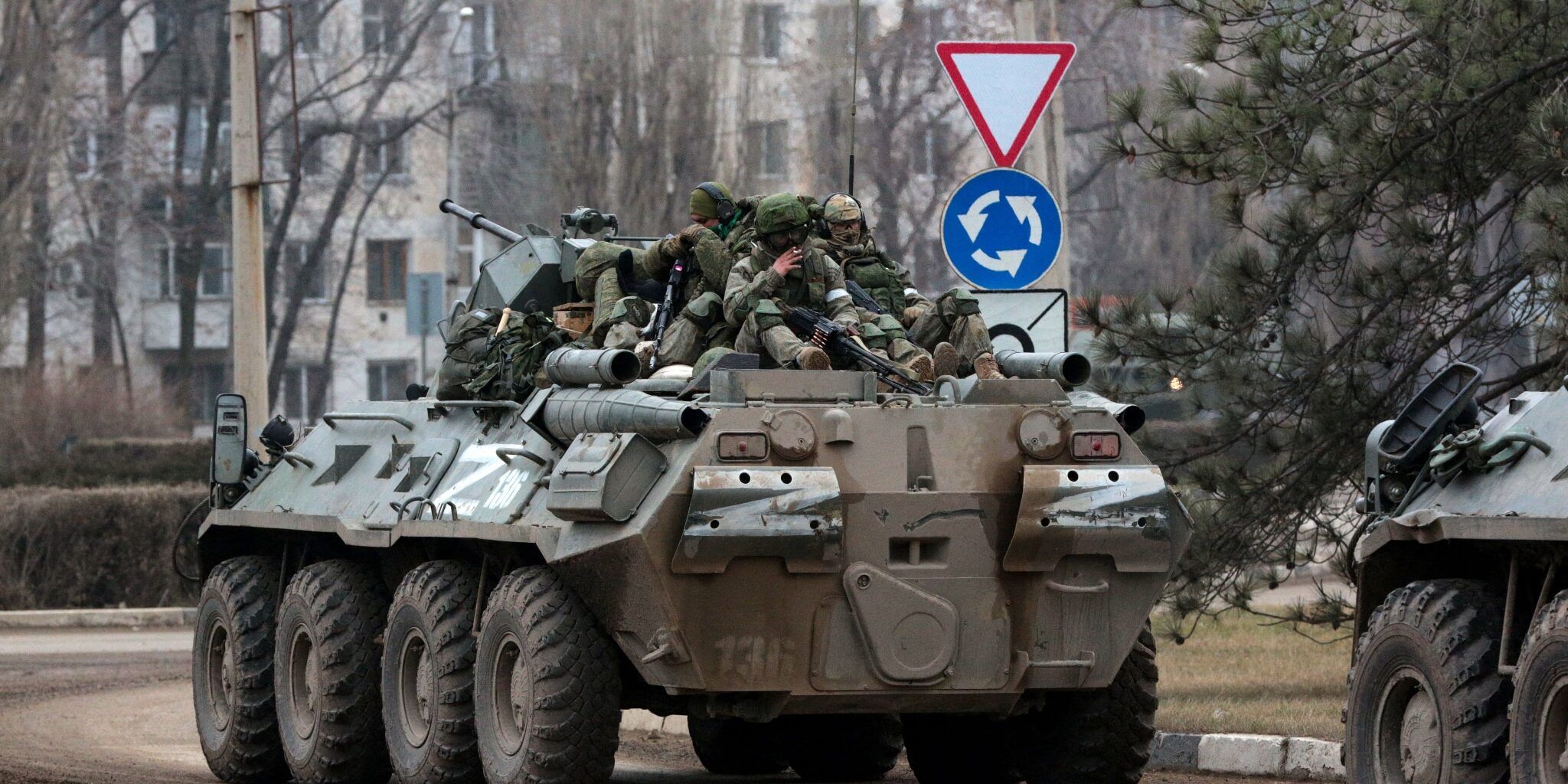 La battaglia di Kiev. Civili in fuga dalla capitale. Mosca: «Niente tregua»