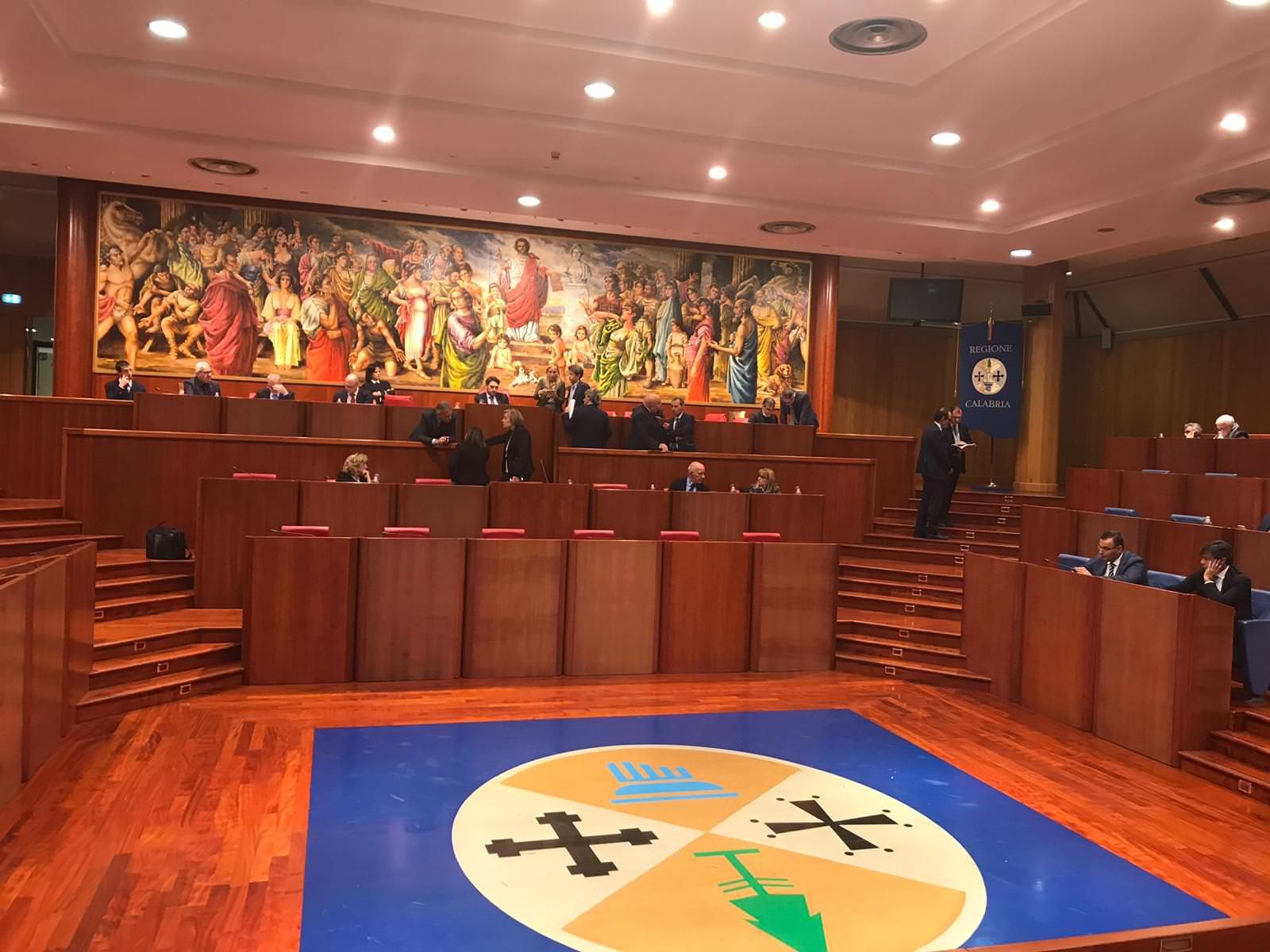 Il Consiglio aumenta il costo dei rifiuti. «Colpa dell'esplosione del "sistema Roma"»