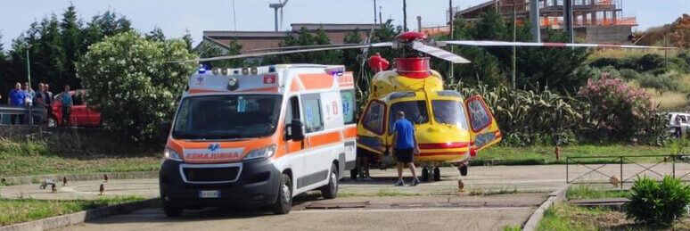 Accoltella moglie e figli, gravissimi i due bambini