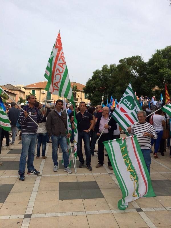 I precari paralizzano Villa San Giovanni