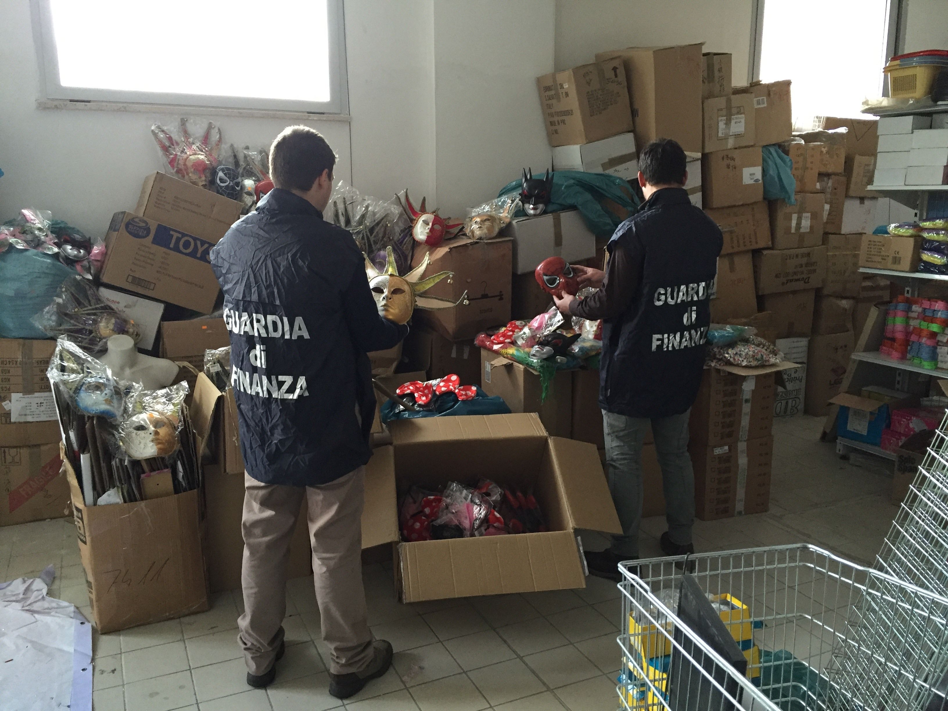 Sequestrate oltre mezzo milione di maschere di carnevale
