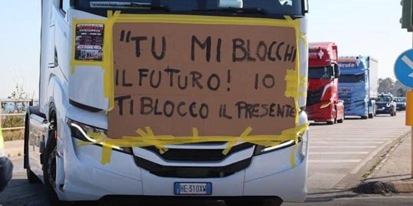 Il governo promette un miliardo ma i blocchi dei tir continuano