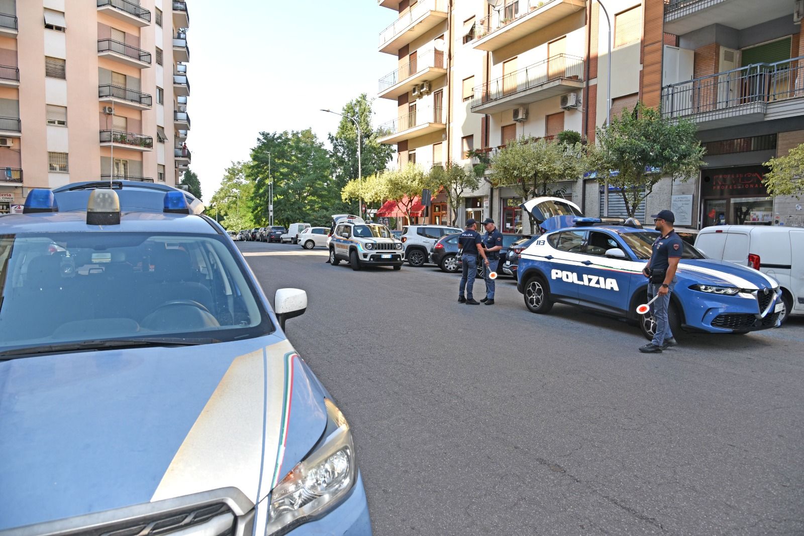 Controlli a tappeto della Polizia a Cosenza, un arresto per droga e 14 denunce