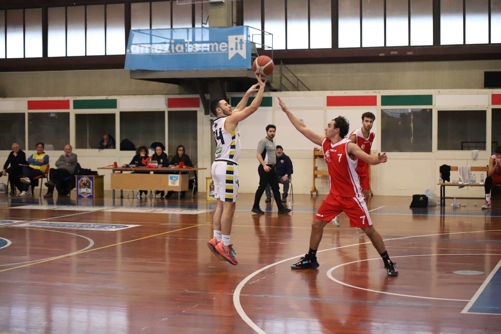 Vittoria e minutaggio per tutti al Palasparti per il Basketball Lamezia contro Forio