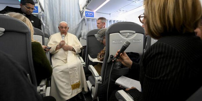 Papa Francesco: «La Santa Sede ha in corso una missione di pace»