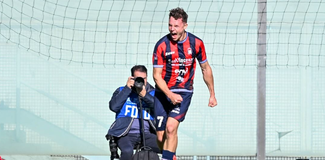 Il Foggia resiste agli assalti del Crotone, allo “Zaccheria” finisce 1-1