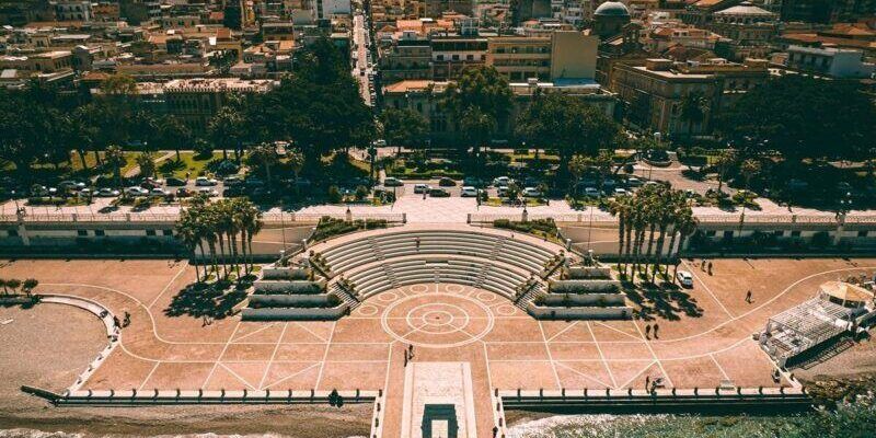 «Al centro del Mediterraneo e punto di contatto tra popoli». Reggio Calabria e la candidatura a Capitale della Cultura