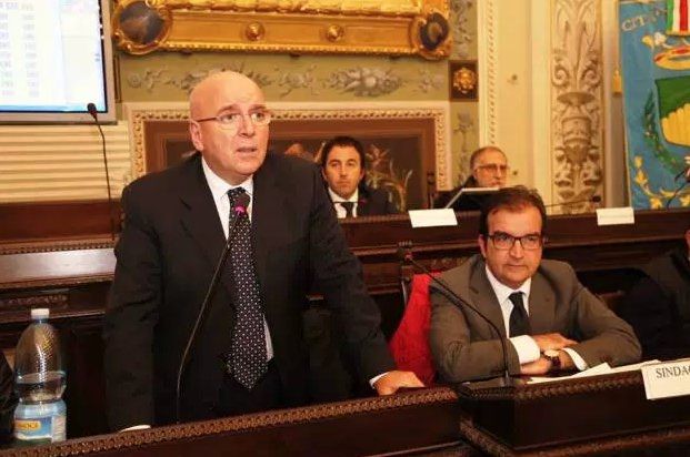 Oliverio a Occhiuto: «No incomprensibile sulla metroleggera»
