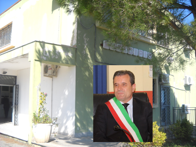 Crosia, a fuoco la casa estiva del sindaco