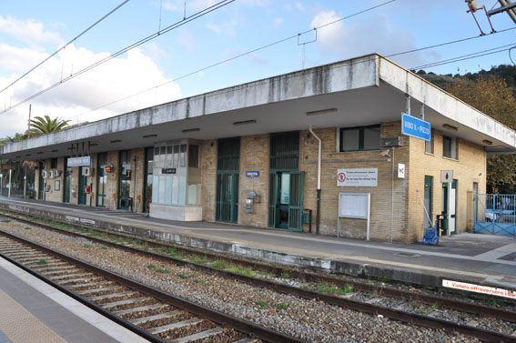 Frana nel Vibonese, treni fermi per oltre due ore