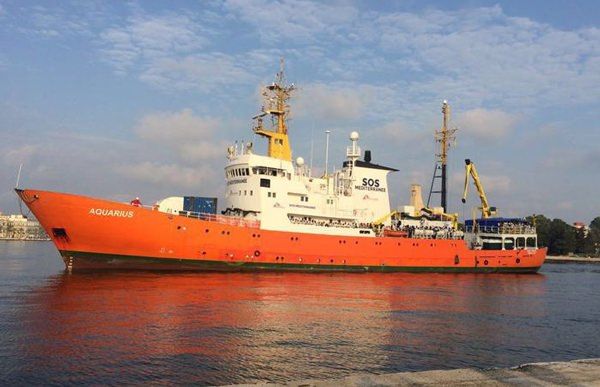 Arrivata a Vibo la nave Aquarius, a bordo 560 migranti