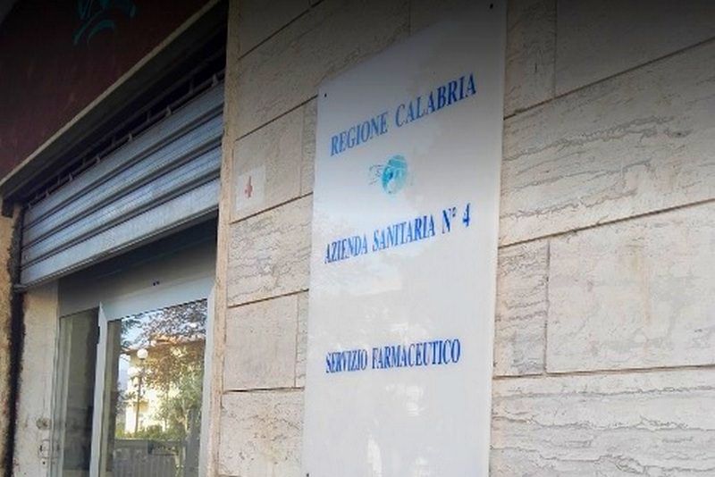 Rende, medici in fila per ritirare i vaccini ma la consegna viene bloccata