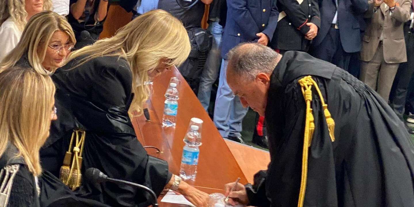 A Napoli inizia l’era Gratteri. «Ascolterò tutti ma sono un decisionista»