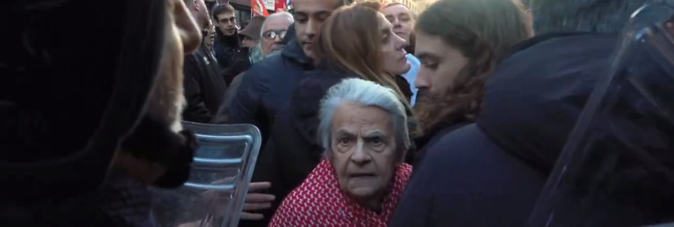 Il carabiniere alla manifestante: «Mattarella non è il mio presidente» – VIDEO