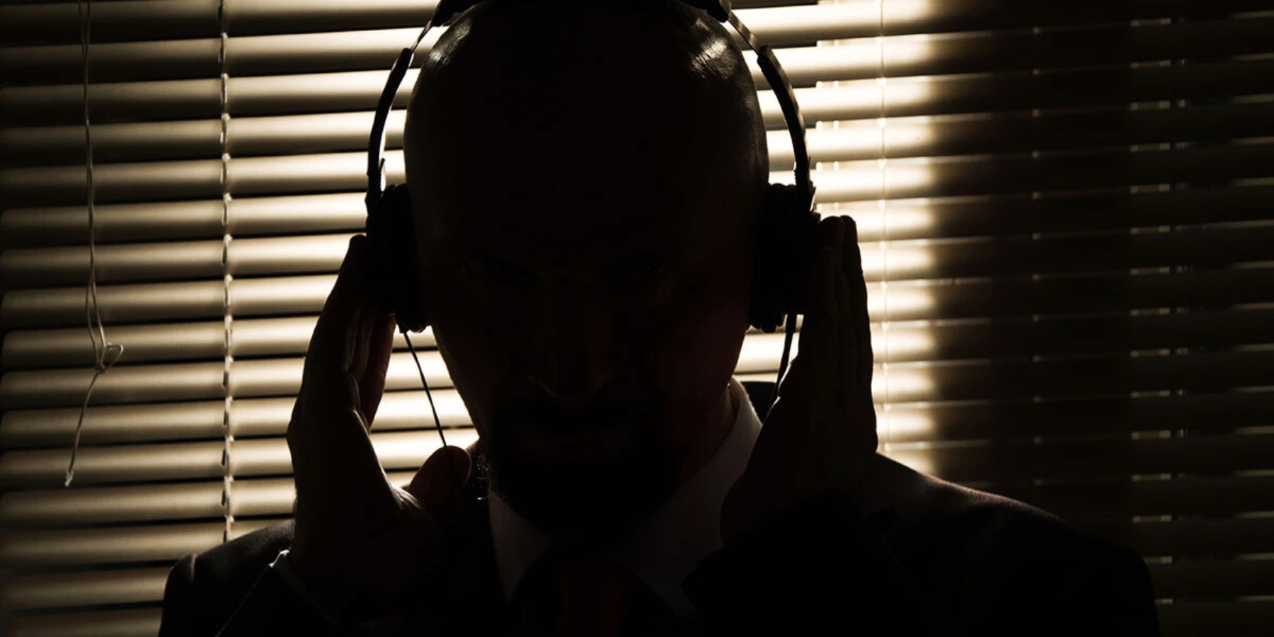 Lavoratori sfruttati e intercettati: l’incubo nei supermercati e le paranoie del duo Paoletti-Valentino