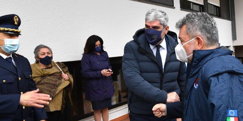 Spirlì e Longo in visita al centro vaccinale di Reggio – VIDEO