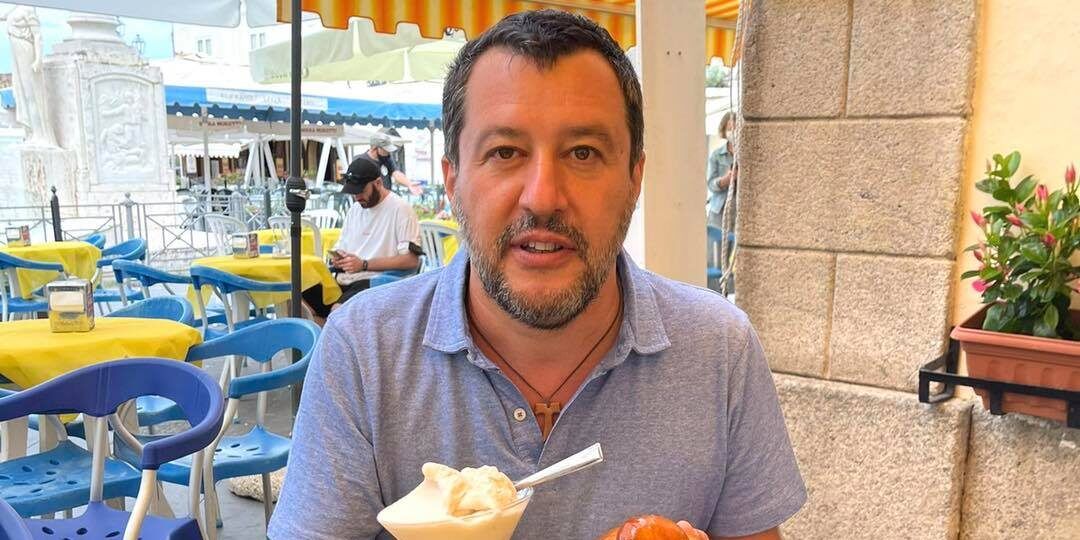 Salvini in Calabria: prima la brioche, poi gli Stati generali