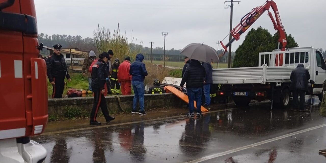Camion si ribalta nel Catanzarese, un morto e un ferito