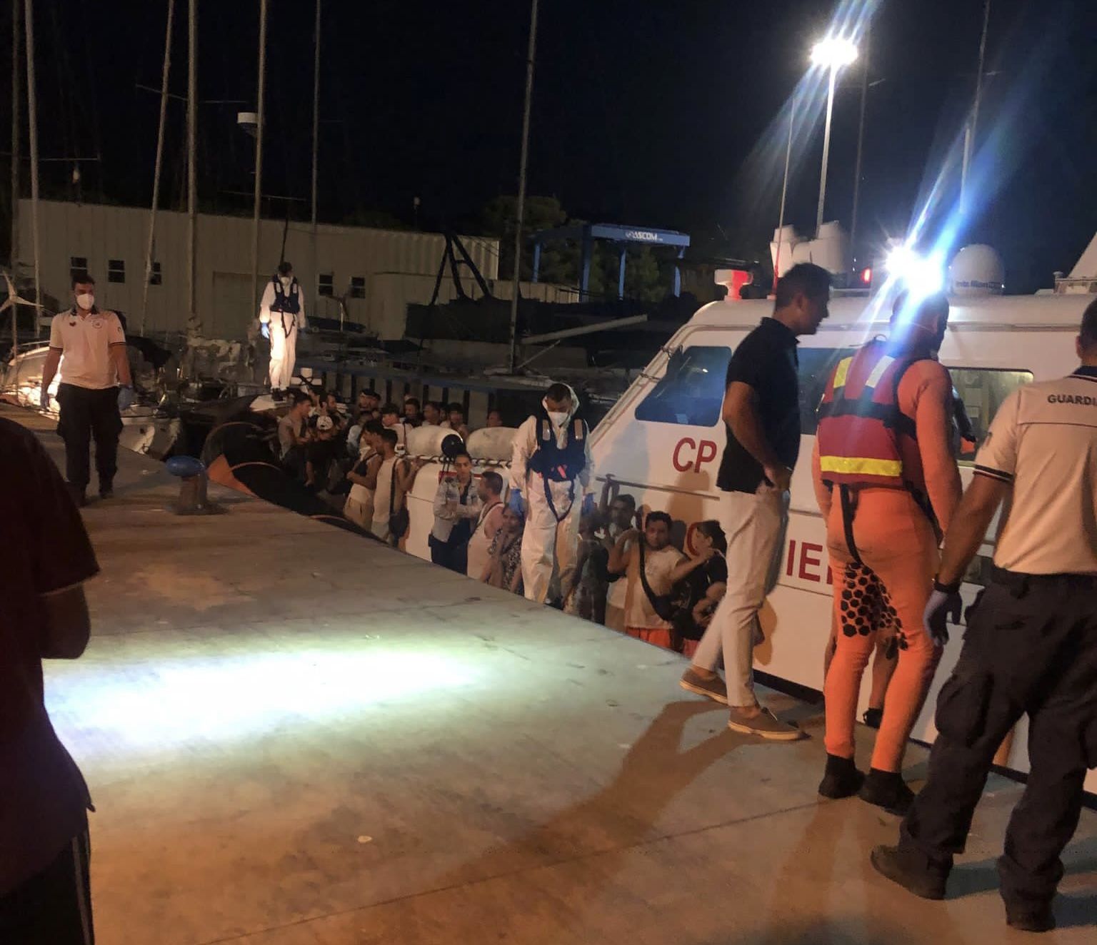 Due sbarchi di migranti in Calabria, arrivati in 125 tra Roccella Ionica e Crotone