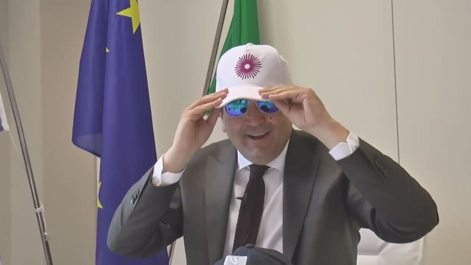 Caso gadget, Orsomarso: «Rispetto la decisione di Occhiuto anche se non sono d’accordo»