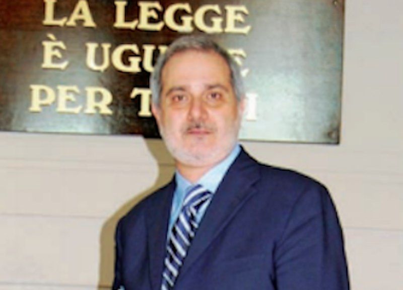 Apicella confermato, guadagnerà il 20% in più di un dg