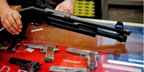 Le armi nel passeggino e gli agganci all’ufficio postale per i traffici. Mantella “racconta” il clan Anello