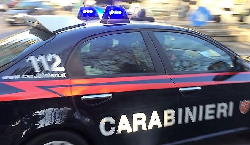 Eroina nascosta in casa tra i vestiti nel Cosentino, arrestata 47enne