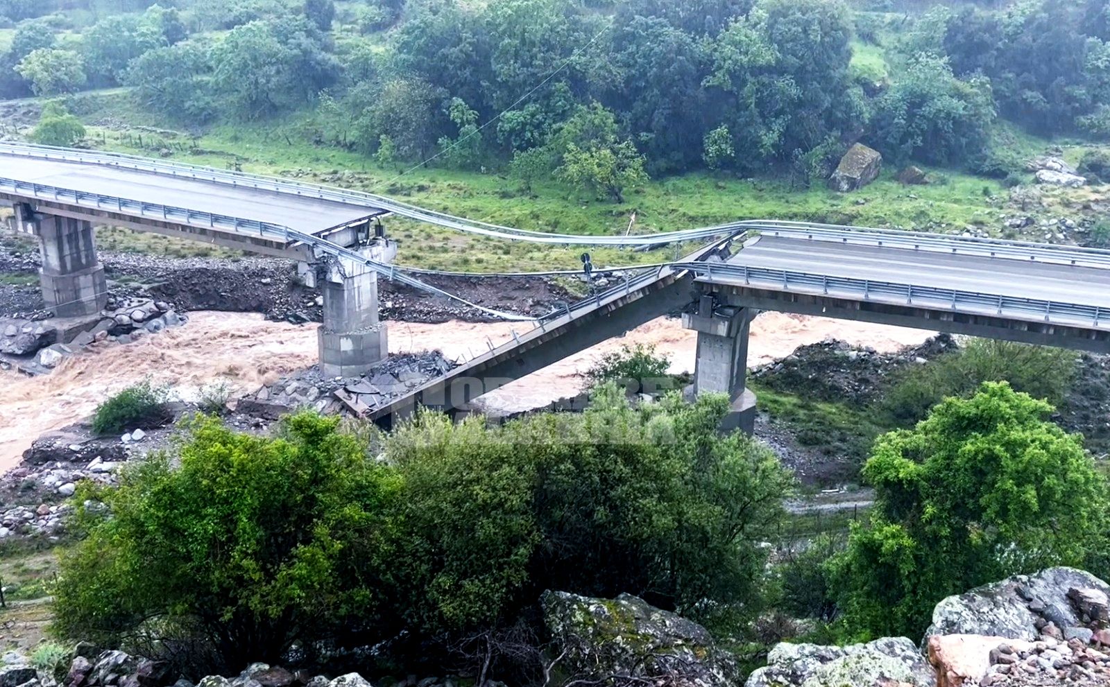 Il taglio del nastro della Sila-Mare, una strada incompleta da 30 anni e con un viadotto crollato
