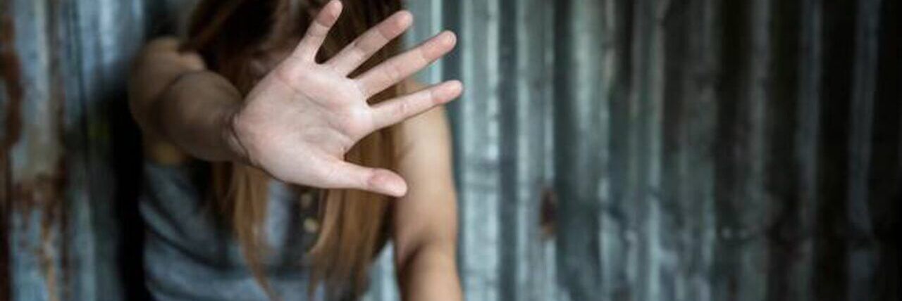 Violenza sessuale su una 13enne a Catania, sette indagati