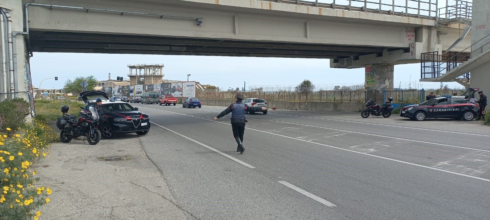 Crotone, arrestati un uomo e una donna per resistenza a pubblico ufficiale e porto abusivo d’armi