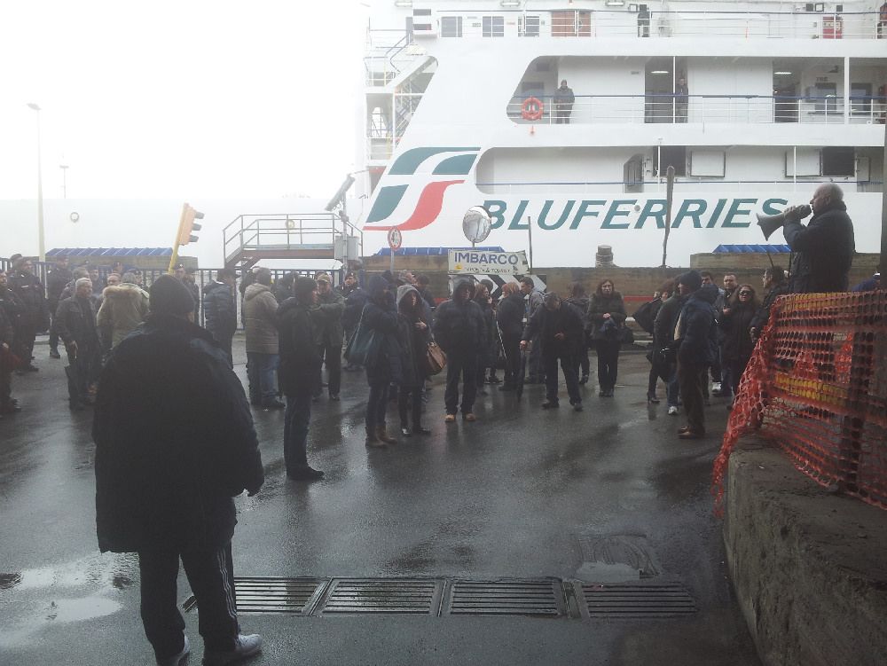 Protesta lsu-lpu, sospesa l`assemblea permanente