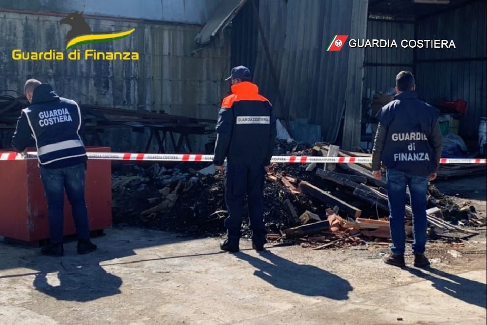 Vibo Valentia, irregolarità in un cantiere navale: sequestrato