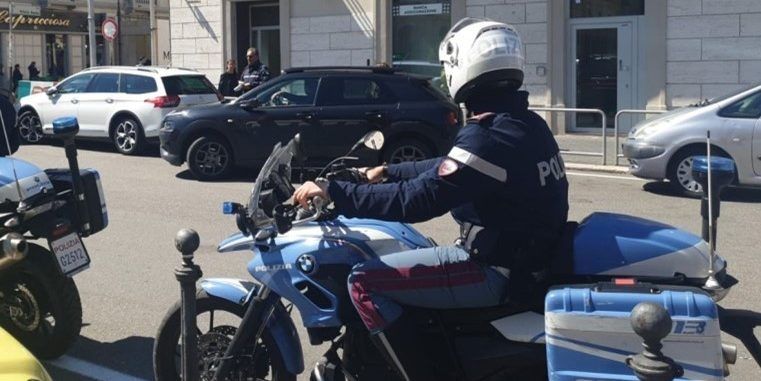 Crotone, arrestati due minorenni per spaccio: usavano un B&B come base