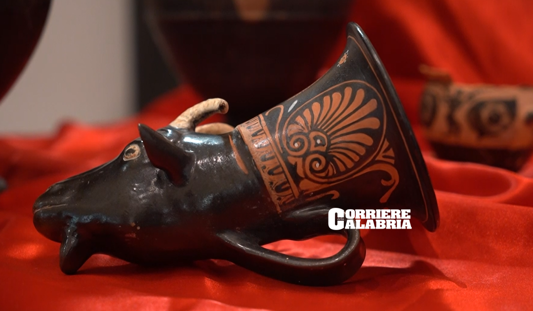 Restituiti 46 reperti etruschi, magno-greci e romani ai Parchi Archeologici di Crotone e Sibari – FOTO