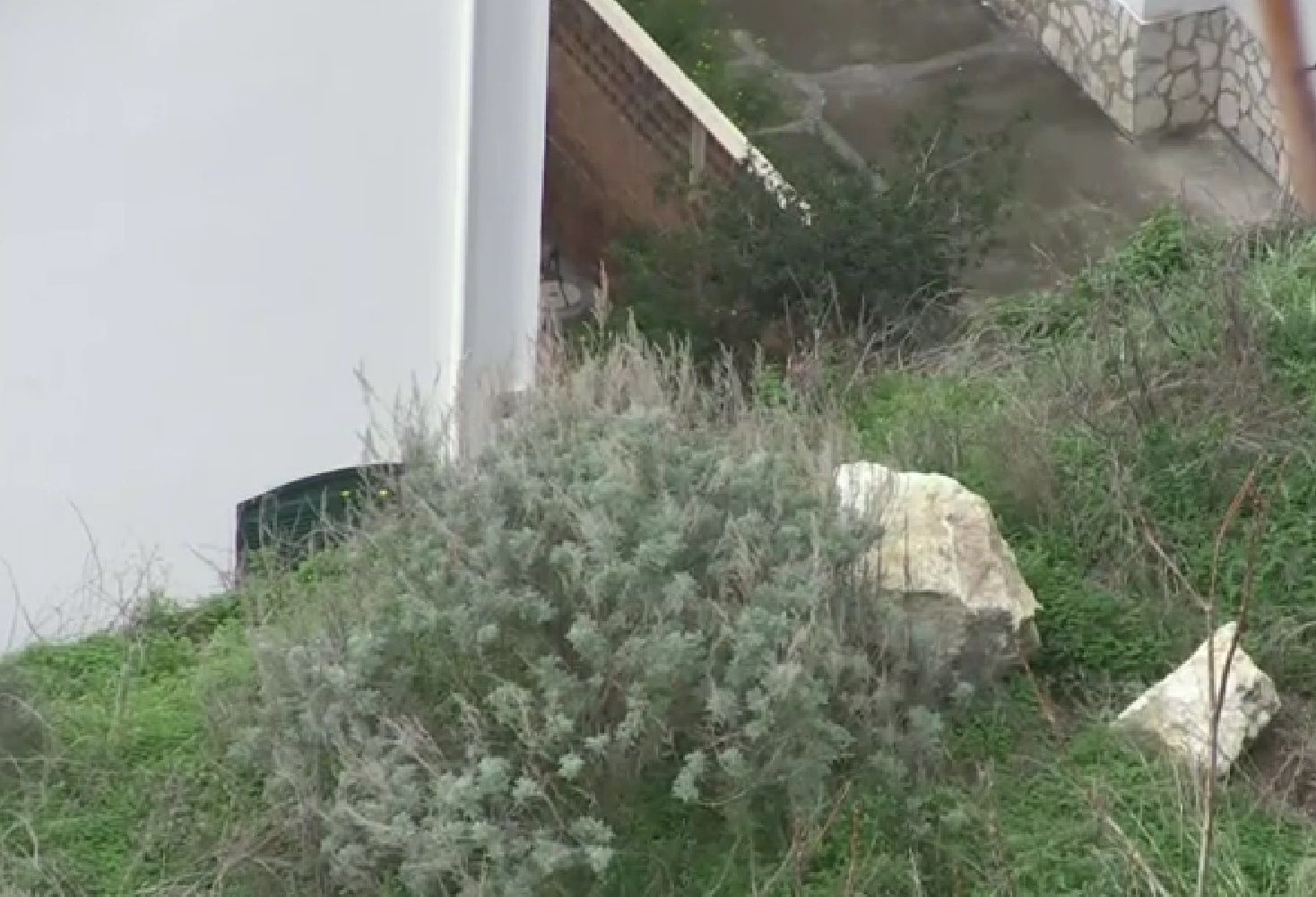 San Lucido, la frana del costone che minaccia le abitazioni