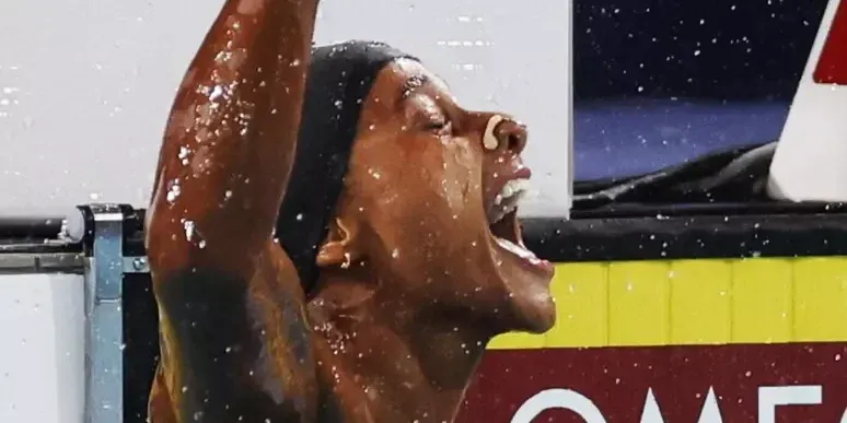 Sara Curtis da leggenda: record del mondo nei 50 dorso agli Europei
