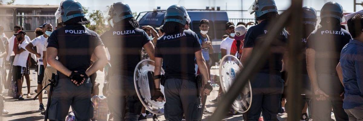 Il Consiglio d’Europa: «Razzismo dalla polizia in Italia». Ed è polemica