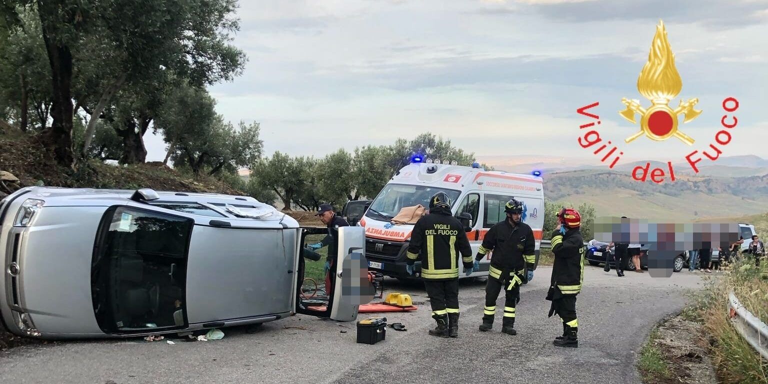 Auto si ribalta nel Catanzarese, ferite due donne