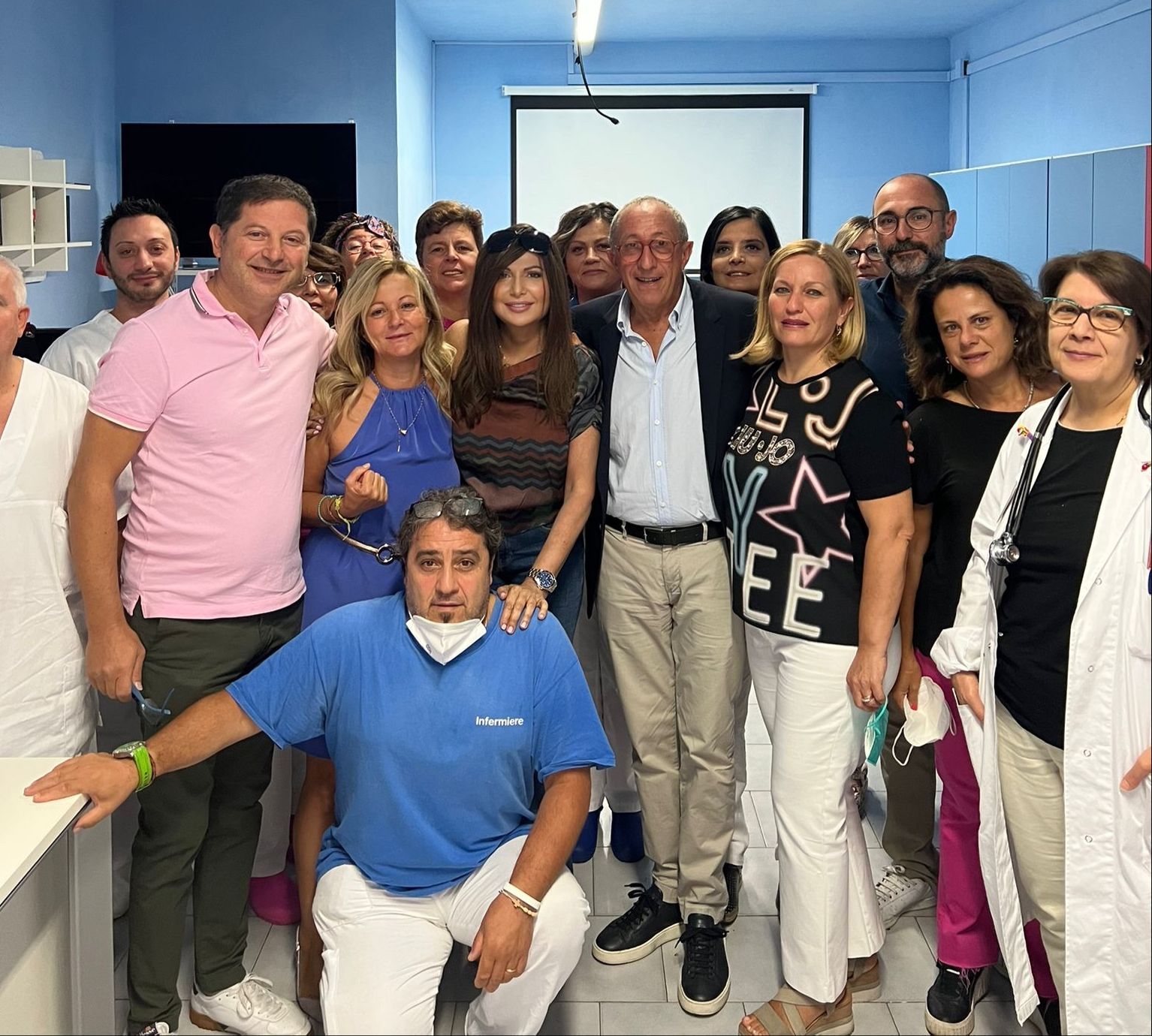 Loizzo visita il reparto di oncologia dell’Annunziata: «Presto il trasferimento in altri locali»